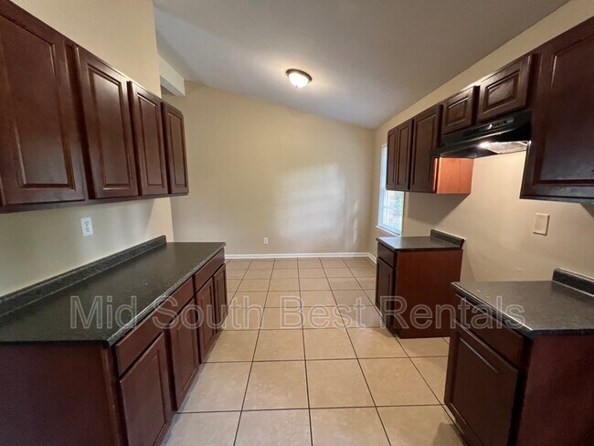 Building Photo - 2484 Monette Ave