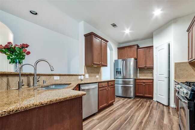 Building Photo - 443 Glenwood Ridge Dr