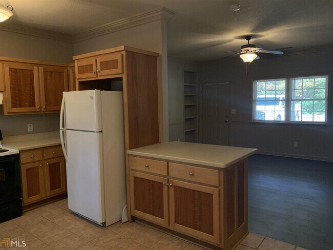 Building Photo - 63 Live Oak Rd