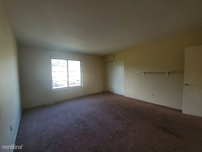 Building Photo - 2 br, 1.5 bath Townhome - 30 Creek Rd