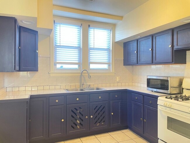 Building Photo - 6214 S Kilpatrick Ave