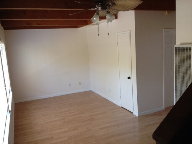 Building Photo - 16 Kingston Ln