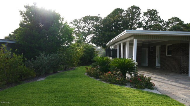 Foto del edificio - 214 Lakeview Cir