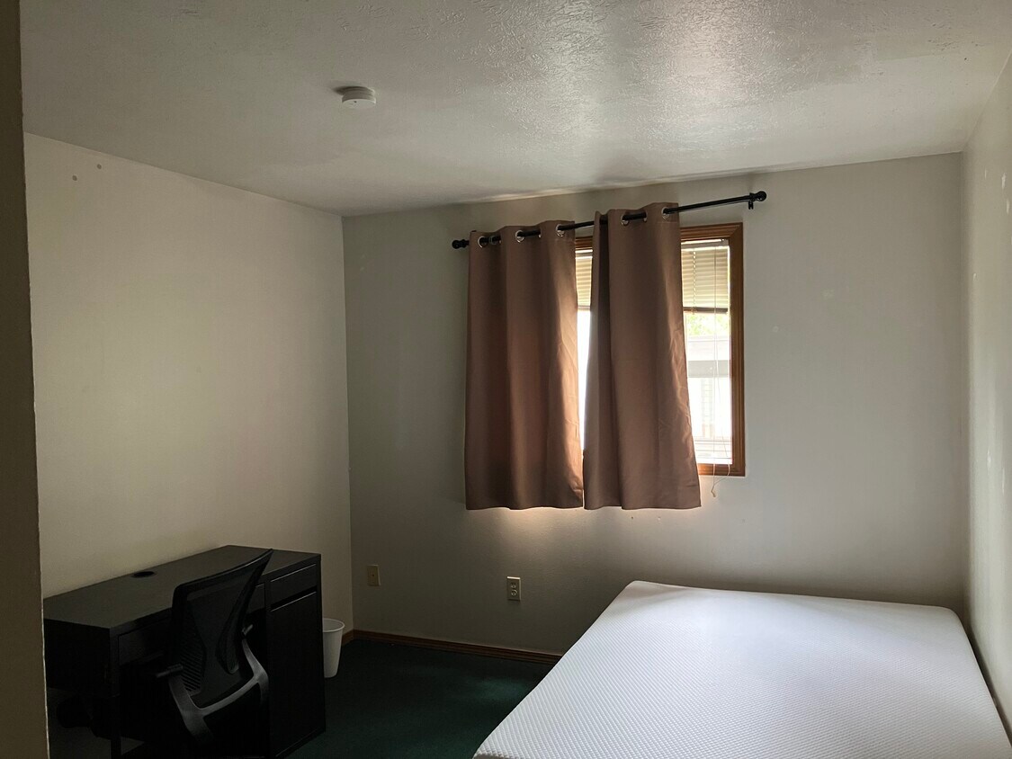 Foto principal - 2120 NE 54th St