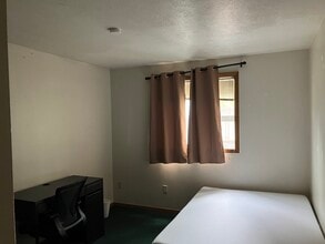 Building Photo - 2120 NE 54th St