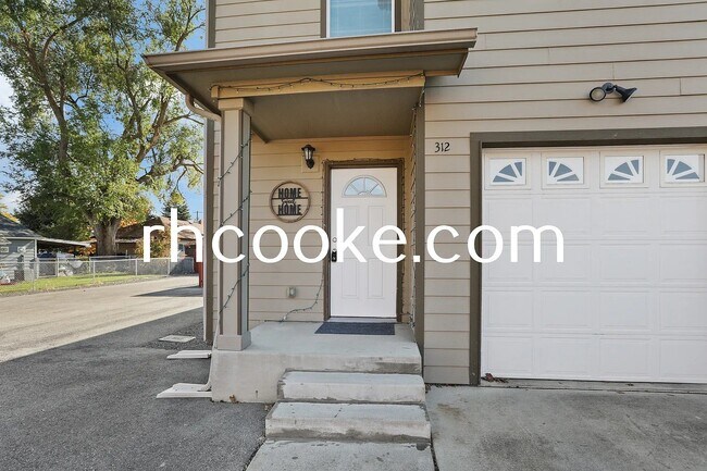 Building Photo - 312 S Blake Rd