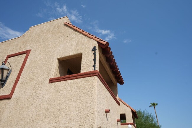 Foto del edificio - SHOWINGS AVAILABLE NOW