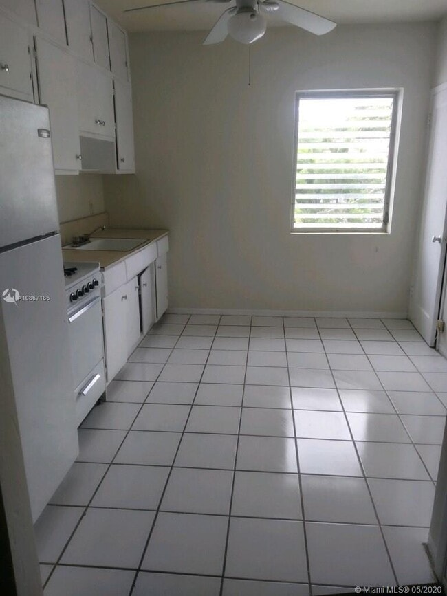 Building Photo - 503 Anastasia Ave