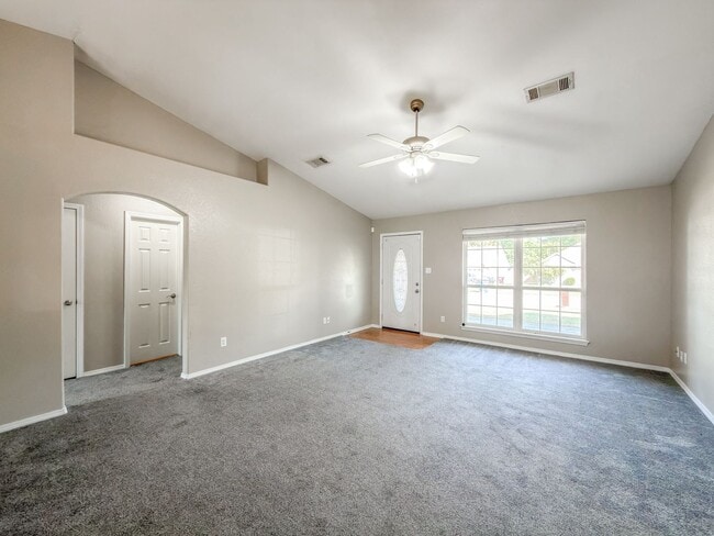 Foto del edificio - 604 Chateau Dr