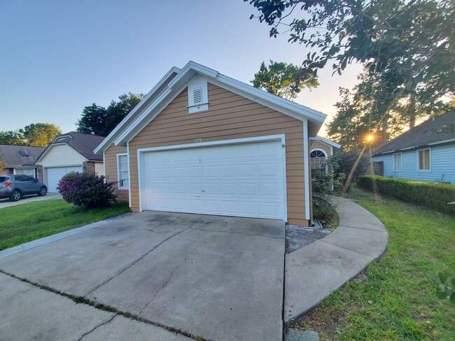 Photo - 129 Edgewater Cir House