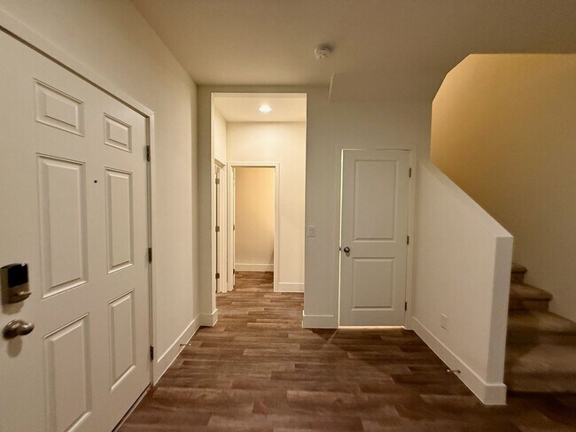 Building Photo - 3 BED 2.5 BATH 2 CAR GARAGE TOWNHOUSE w/ P...