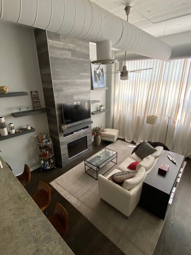 Foto del edificio - 2750 N Wayne Ave