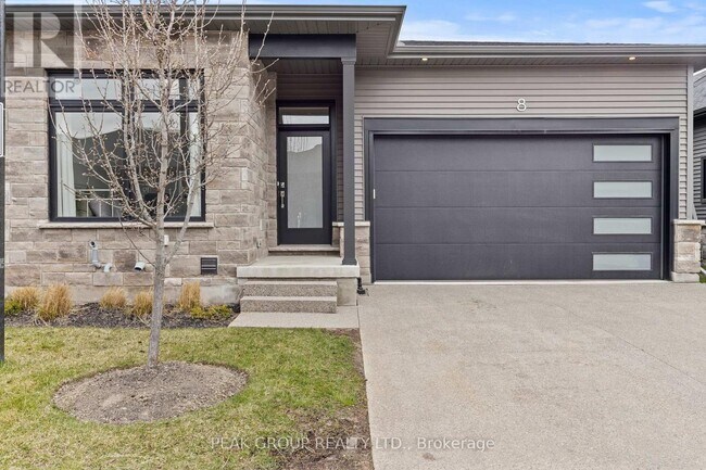 Building Photo - 8974 Willoughby Dr