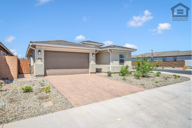 Foto del edificio - 4Bed/3Bath House at Thomas Rd/99th Ave! Ready for Immediate Move-In! -- Mother-In-Law Suite W/Pri...