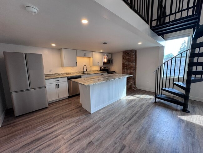 86 Main St