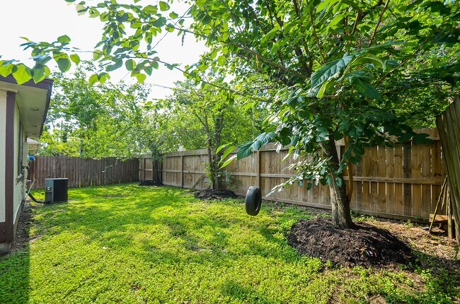 Foto del edificio - 8231 Furlong Ln