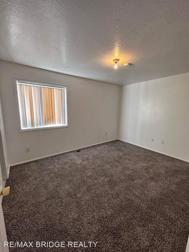 Building Photo - 3 br, 1.5 bath House - 1453 Gordon Creek