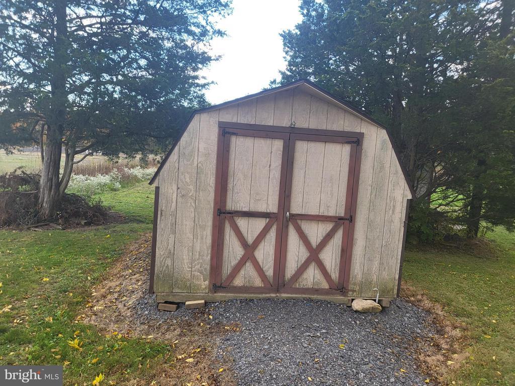 Primary Photo - 190 Ash Ln