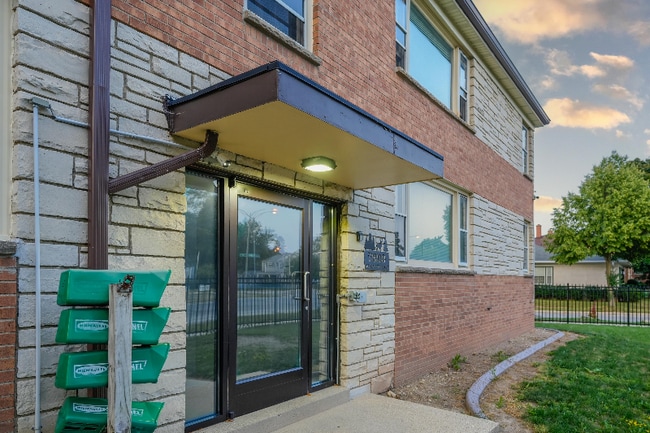 Building Photo - 7816 W Lisbon Ave