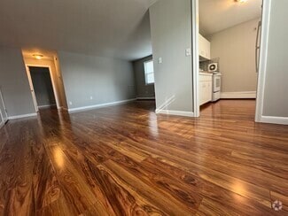 Building Photo - Oakwood Avenue