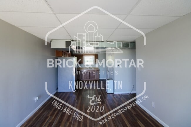 Building Photo - 1017 Clendenen Rd