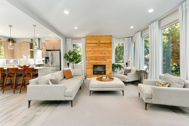 Building Photo - Gorgeous House in a Family-Friendly neighb...