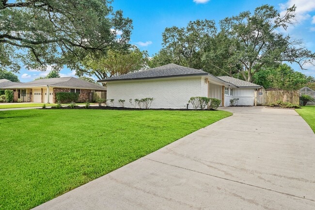 Foto del edificio - 5123 Willowbend Blvd