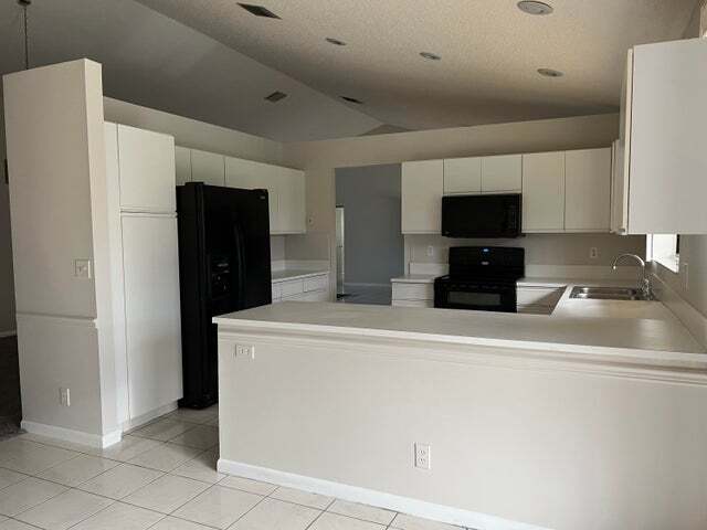 Foto del edificio - 9775 Sun Pointe Dr