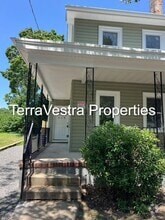 Building Photo - 318 E Mulberry St
