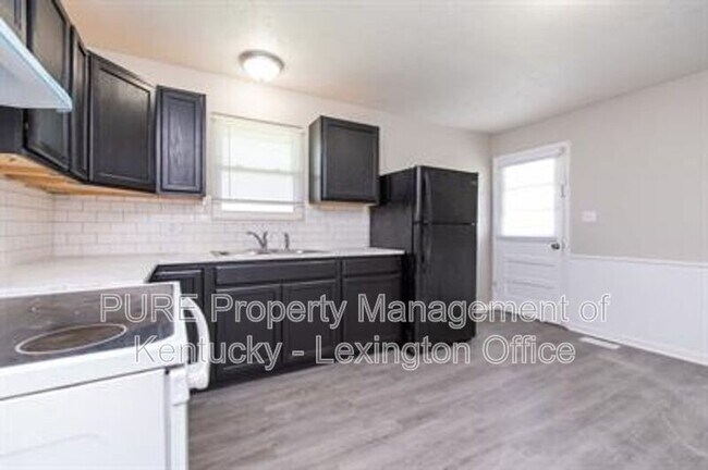 Photo - 633 Carver Rd House