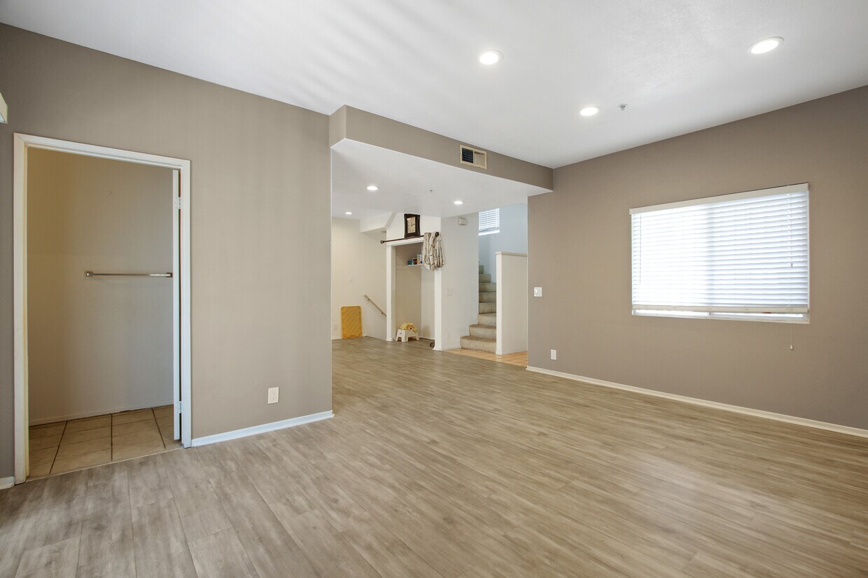 319 W Duarte Rd, Monrovia, CA 91016 Townhome Rentals in Monrovia CA