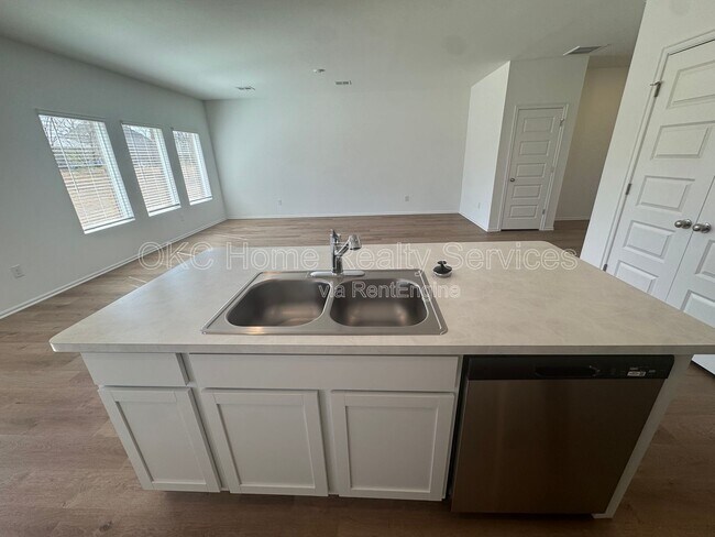 Building Photo - 12048 SW 36th St