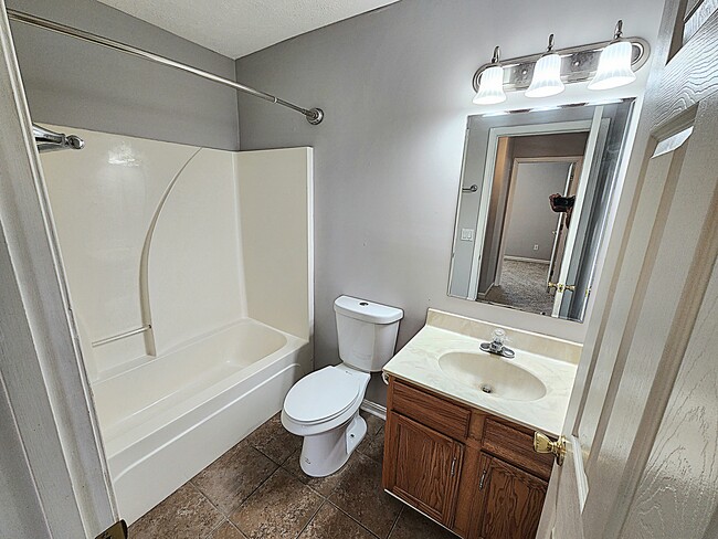 Bath - 3906 Brownstone Dr