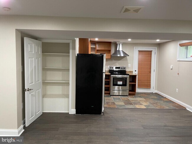 Foto del edificio - 1407 Montague St NW