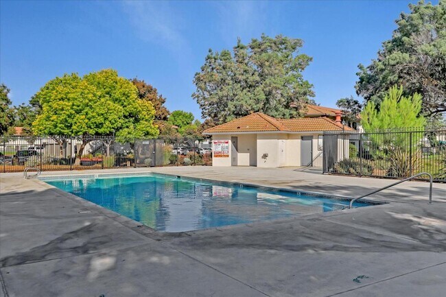 Building Photo - 189 Kenbrook Cir