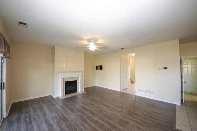 Foto del edificio - 2120 Highland Gate Dr