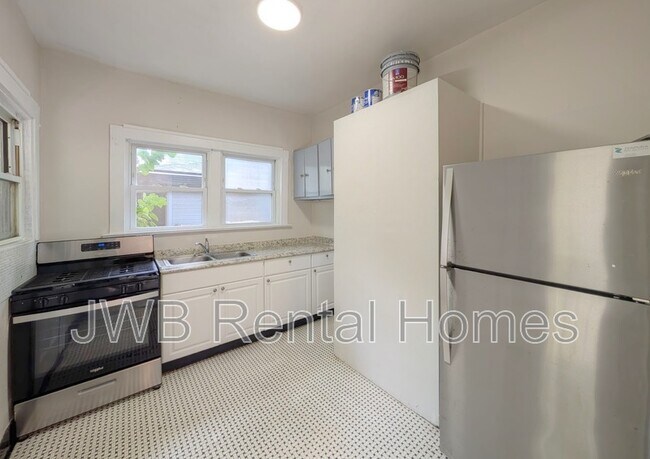 Foto del edificio - 2022 Dellwood Ave