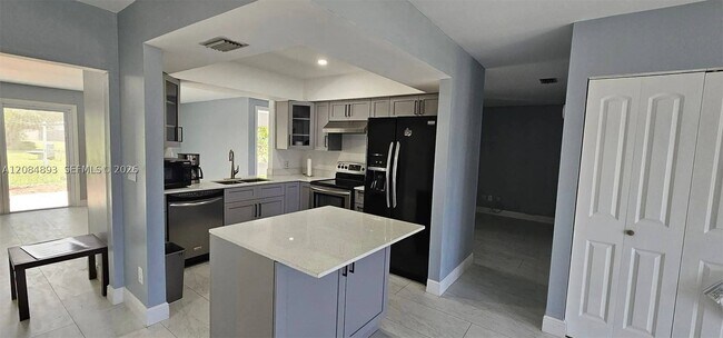 Building Photo - 442 NE Elmore St