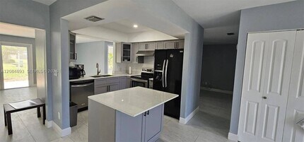 Building Photo - 442 NE Elmore St