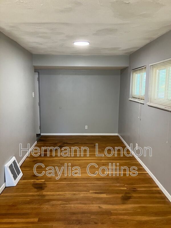 Building Photo - 10531 Spring Garden Dr