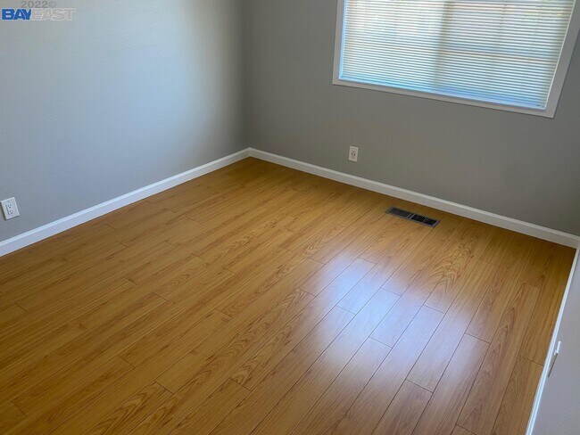 Building Photo - 3556 Cattail Ct