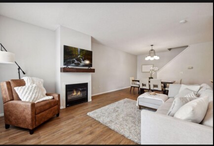 Foto del edificio - 1236 Crystal Pl E