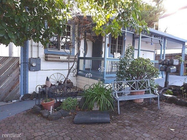 Foto del edificio - 2 br, 1 bath Apartment - 424 East H Street