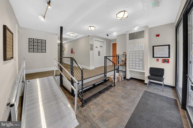 Foto del edificio - 4840 MacArthur Blvd NW