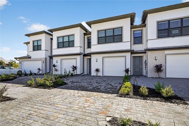 Building Photo - 27823 Solis Grande Dr