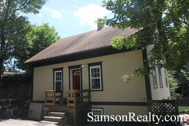 Foto del edificio - 4 br, 1.5 bath Townhome - 78 King st