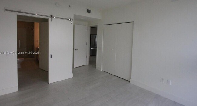 Foto del edificio - 2000 Metropica Wy