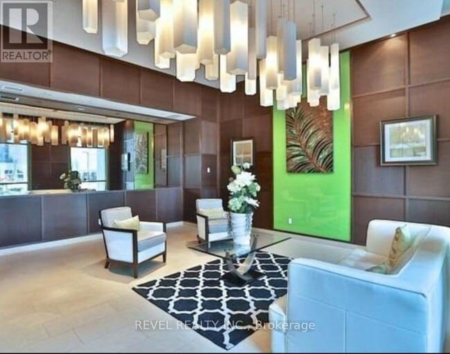 Photo du bâtiment - 5740-5740 Yonge St