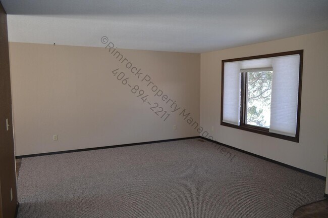 Foto del edificio - This beautifully maintained 3-bedroom, 2-b...