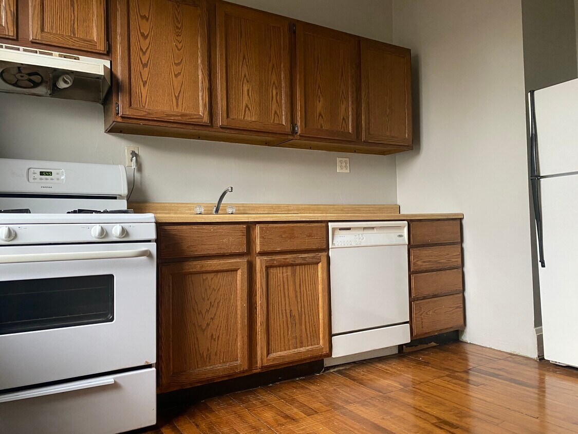 Foto principal - 901 University- HEAT AND HOT WATER INCLUDED